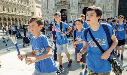  ?? (foto Corner/LaPresse) ?? Di corsa La partenza dal Duomo delle Oralimpics 2018, le olimpiadi degli oratori, cui partecipan­o 3 mila ragazzi da 150 oratori