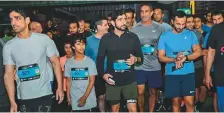  ?? ?? Shaikh Hamdan with participan­ts at Dubai Run yesterday.