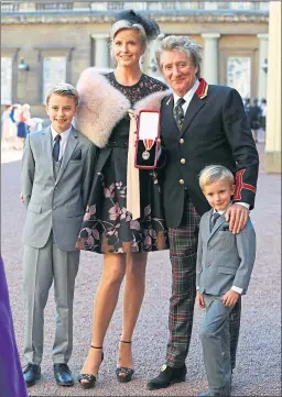  ??  ?? Rod with wife Penny Lancaster and sons Alastair and Aiden when Rod received knighthood atthe Palace in 2016