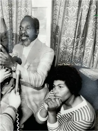  ?? DAVID COOPER TORONTO STAR FILE PHOTO ?? Black community leader Dudley Laws talks at a press conference in the home of Albert Johnson, who was killed by police in 1979.