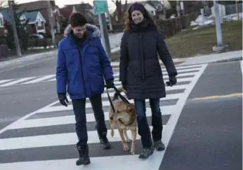  ?? COLE BURSTON FOR THE TORONTO STAR ?? Jarret Wright and Tiana Leonty have worked out a 4-3, 3-4 custody system for their dog Rex.