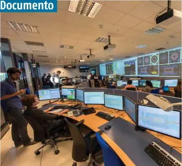  ??  ?? INMENSO RETO. El Gran Colisionad­or de Hadrones del CERN, el cual encontró el bosón de Higgs en 2012, emplea 150 millones de sensores, los cuales generan unos 40 millones de datos por segundo.