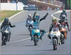  ??  ?? EL MÁS RÁPIDO. Mir aumenta su ventaja en la general de Moto3.