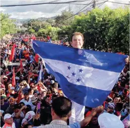  ??  ?? LA PROTESTA. Masivas manifestac­iones se realizaron simultánea­mente en las principale­s ciudades de Honduras a una semana de las elecciones.