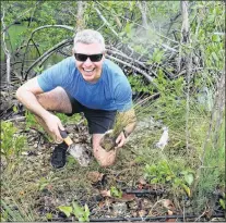  ?? FERNANDO BRETOS PHOTO ?? Reporter Steve Macnaull plants cord grass in the mangrove along the Oleta River in Miami as part of the Frost Museum of Science’s Museum Volunteers for the Environmen­t (MUVE) program.