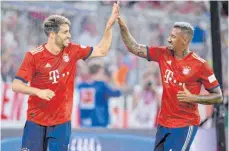  ?? FOTO: KNEFFEL/DPA ?? Wie lange spielen Javi Martínez (li.) und Jérôme Boateng noch in Rot?