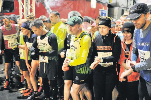  ?? RICHARD SWINGLER ?? Runners get ready for last year’s Nos Galan run. All races have been filled for this year’s event