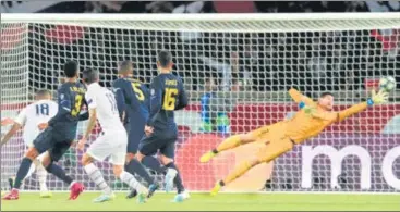  ?? AP ?? ■ PSG's Angel Di Maria (third from left) scores his side's second goal during the Champions League match against Real Madrid.