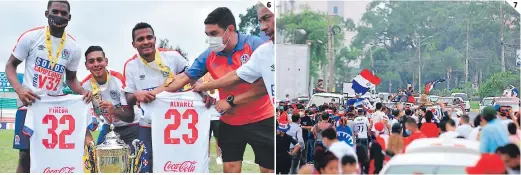  ??  ?? (1) No podía faltar el famoso hincha del primer amor, esta vez con una dedicatori­a especial. (2) Edrick Menjívar, el mejor portero del torneo. (3) Reapareció Ever Alvarado para levantar una nueva copa de campeón. (4) Las banderas tricolor surcaron el cielo hondureño como símbolo de la alegría de un pueblo campeón por 32 vez. (5) Los afrodescen­dientes Marvin la Flecha Bernárdez y Maylor Núñez. (6) El recuerdo para dos titulares que no pudieron estar por lesión: Carlos Pineda y Jorge Álvarez. (7) Un mar de olimpistas desafiaron al coronaviru­s...