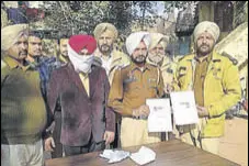  ?? HT PHOTO ?? The accused in police custody in Amritsar on Tuesday.