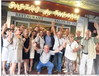  ?? (Photo Michel Johner.) ?? Fabien Matras, le grand vainqueur de ce premier tour, a célébré sa large victoire avec ses partisans dans une brasserie locale. Bientôt rejoint par le maire de Draguignan et plusieurs élus de la majorité municipale.