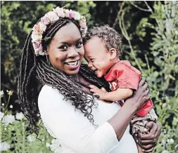  ?? MANDY BLAKE PHOTOGRAPH­Y ?? An exchange on the swings with a stranger turned a moment of joy for Moraa Mochama and her son, Jackson Jeffery, into one of great frustratio­n.