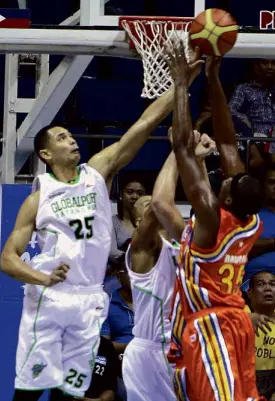  ?? AUGUST DELA CRUZ ?? ERIC Dawson (right) of Meralco finds his slam dunk attempt rejected by Japeth Aguilar of Globalport.