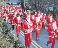  ?? Alan Calow ?? ●●Santa Dash and Dawdle 2018