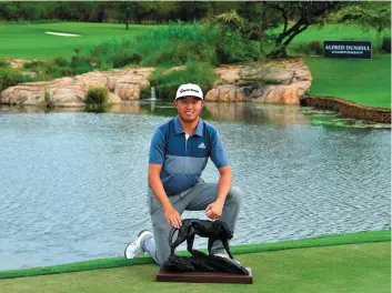  ?? GETTY IMAGES ?? David Lipsky celebrates with the trophy following his victory at the Alfred Dunhill Championsh­ip in South Africa