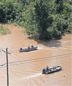  ??  ?? Cars have given way to boats on Highway 431 south of Baton Rouge as the big