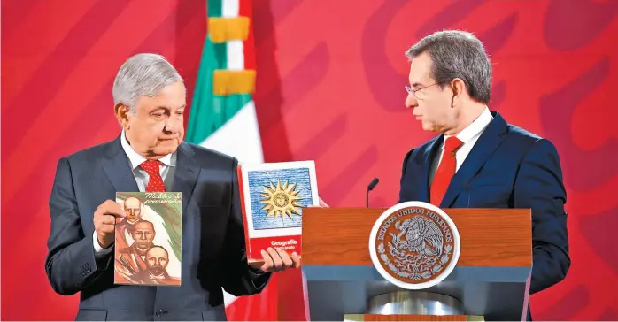  ?? OMAR FRANCO ?? López Obrador celebró el 61 aniversari­o de los libros de texto gratuitos con la presentaci­ón de nuevos ejemplares.