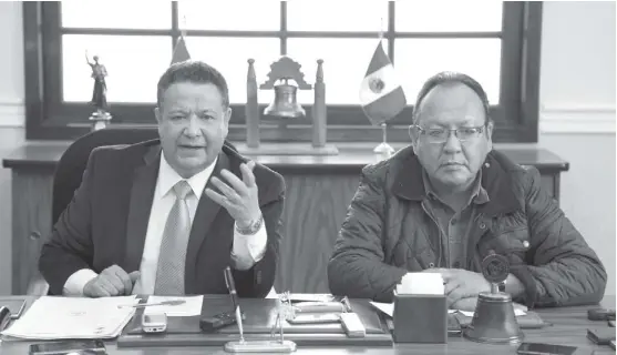  ?? JORGE SÁNCHEZ ?? Julio Menchaca y Nabor Rojas dijeron estar a favor de un plan de movilidad bien cimentado.