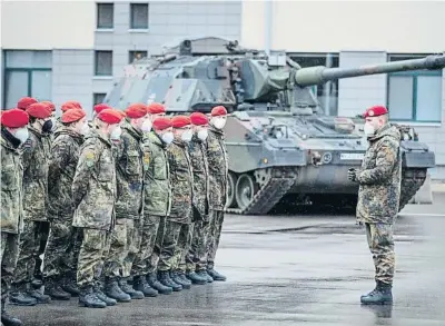  ?? Mindauga u ?? iSoldados del ejército alemán en una instalació­n militar en Rukla, al oeste de Vilna, en Lituania