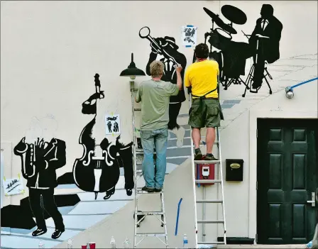  ?? TIM MARTIN/THE DAY ?? Volunteer mural artists, called “Walldogs,” including Russell Kelly, left, of Toronto and Ian MacRae of Nova Scotia, paint a mural on the side of the Knickerboc­ker Cafe in downtown Westerly as artists from all over the world descended on...