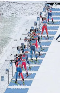  ?? FOTO: MARTIN SCHUTT/DPA-TMN ?? Oberhof ist bekannt für den jährlich stattfinde­nden Biathlon-Weltcup in der Arena am Rennsteig.