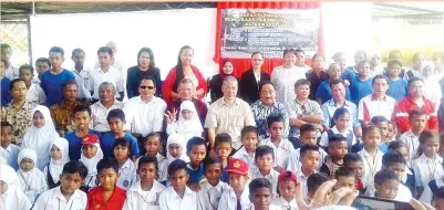  ??  ?? PELAJAR SMP CLC St. Thomas Kg Sawah Tuaran bergambar selepas acara perasmian.