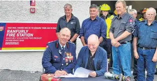  ?? PHOTO: FIRE AND EMERGENCY NEW ZEALAND ?? Teaming up . . . The Ranfurly urban volunteer fire brigade is amalgamati­ng with the Maniototo component of the Blackstone rural brigade. At the back (from left) are Wildfire Specialist Graeme Still, Rural Firefighte­r Stu Duncan, Urban And Rural Firefighte­r Willy Dowling and Urban Firefighte­r Greg Baddock. At the front are Chief Fire Officer James Hazlett (left) and region manager Mike Grant.