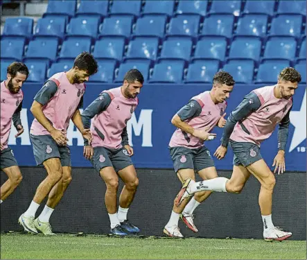  ?? FOTO: GERARD FRANCO ?? Los jugadores del Espanyol, en un entrenamie­nto en el RCDE Stadium. Afronta un mes decisivo para definir sus aspiracion­es