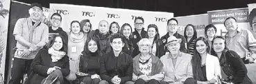  ?? —HR Jho Bule Photograph­y ?? CBN officers and Fil-Am media join Nadine Lustre and James Reid (seated, second and third from left, respective­ly) in the presscon