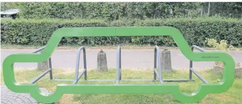  ?? FOTO: STADT DÜSSELDORF ?? Das erste deutliche Zeichen der Verkehrswe­nde: Radabstell­anlagen ersetzen jetzt an vielen Stellen in der Stadt Parkplätze.