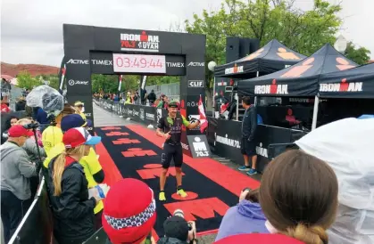  ??  ?? RIGHT Lionel Sanders wins Ironman 70.3 St. George, Utah in 2016