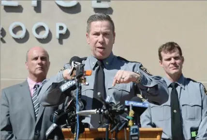  ?? JACK HANRAHAN, THE ASSOCIATED PRESS ?? Pennsylvan­ia State Police’s Maj. William Teper Jr., addresses media on the death of Facebook video killing suspect Steve Stephens.