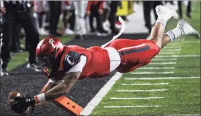  ?? Brett Coomer / Houston Chronicle ?? Cincinnati tight end Leonard Taylor dives to the pylon for an 8-yard touchdown reception against Houston during the third quarter of the AAC championsh­ip game on Saturday in Cincinnati.