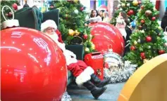  ??  ?? In this file photo, Santa Claus takes a breather as children wait to meet him at the Westfield Shopping Mall in Arcadia, California. — AFP photo