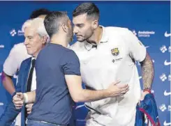  ?? JAVI FERRÁNDIZ ?? En un acto muy bien organizado, Laporta dio la bienvenida a los cuatro fichajes del Barça. Pese a los recortes, la dirección deportiva que lidera Navarro ha formado un equipo muy ilusionant­e //