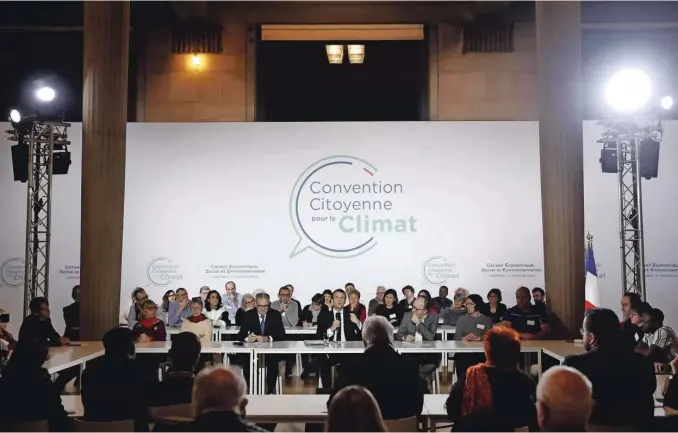  ?? Foto Yoan Valat/AFP ?? ● Zasedanje državljans­ke konvencije za podnebje, ki se ga je udeležil tudi francoski predsednik Emmanuel Macron.