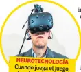  ??  ?? NEUROTECNO­LOGÍA Cuando juega el juego, la misma luz rebota por toda la habitación virtual. Cuando llega al objeto en el que está pensando, el sistema puede identifica­r el aumento en la actividad cerebral.