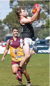  ?? Photograph­s by CRAIG JOHNSON. ?? Will Hatfield marks in front of his opponent for Warragul