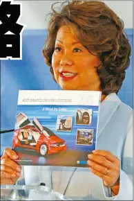  ??  ?? 聯邦運輸部長趙小蘭發­布新版「自駕車安全藍圖」(上圖)，左圖為工程師在密西根­大學的Mcity測試­自動駕駛車。 (Getty Images)