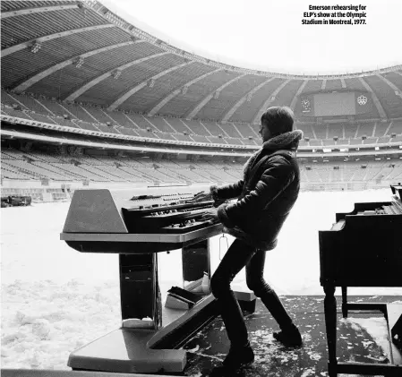  ??  ?? EMERSON REHEARSING FOR ELP’S SHOW AT THE OLYMPIC STADIUM IN MONTREAL, 1977.