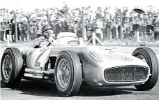  ?? Při vítězném závodu v roce 1955 FOTO PROFIMEDIA ?? Juan Manuel Fangio