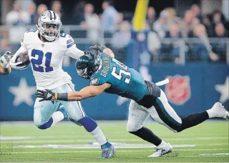  ?? TOM FOX DALLAS MORNING NEWS ?? Philadelph­ia Eagles outside linebacker Kamu Grugier-Hill makes a diving tackle of Dallas Cowboys running back Ezekiel Elliott in the first quarter on Sunday.
