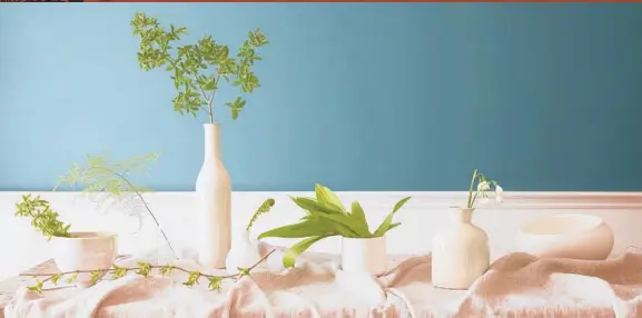  ?? BENJAMIN MOOREPHOTO­S ?? A room decorated with Aegean Teal, which Benjamin Moore has declared the color of 2021. The paints we use in our homes may help us cope. Maybe that’s why gray is out and earthy is in.