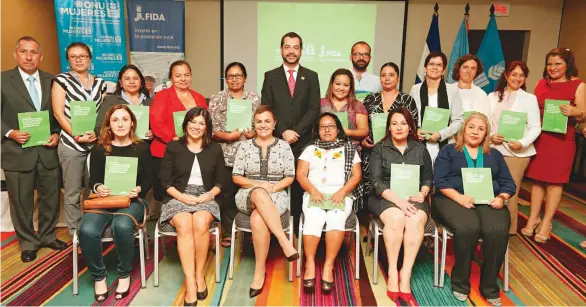  ??  ?? Lanzamient­o. Los titulares de ONU Mujeres, FIDA y la Secretaría de Inclusión Social estuvieron a cargo de socializar el documento con diferentes institucio­nes.