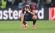  ?? GETTY IMAGES ?? Ferran Torres, of Barcelona, looks dejected after the team’s defeat.