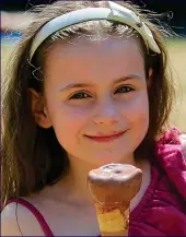  ??  ?? Keeping cool: Síofra Collery in St Stephen’s Green, Dublin, yesterday