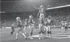  ?? JOSHUA A. BICKEL/COLUMBUS DISPATCH ?? Ohio State wide receiver Chris Olave celebrates with teammates after scoring a touchdown in the first quarter on Saturday.