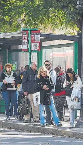  ?? (RAMIRO PEREYRA) ?? Parche. La Municipali­dad intentaba anoche lograr un acuerdo que garantice el servicio hasta finales de julio.