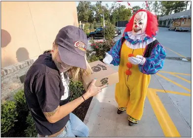  ?? NWA Democrat-Gazette/J.T. WAMPLER ?? Savanna Jones of Fayettevil­le on Tuesday faces a scary doughnut delivery.