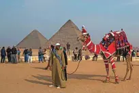  ?? Foto Khaled Desouki/AFP ?? V Egiptu si na vse načine prizadevaj­o oživiti turistični sektor, ki so ga močno prizadeli pandemija in pretekli nemiri.